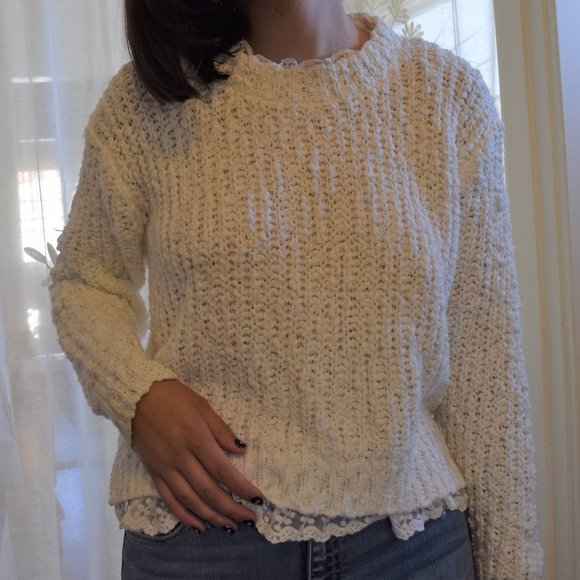 Cottagecore Sweater with Lace-Detailing - Picture 2 of 6